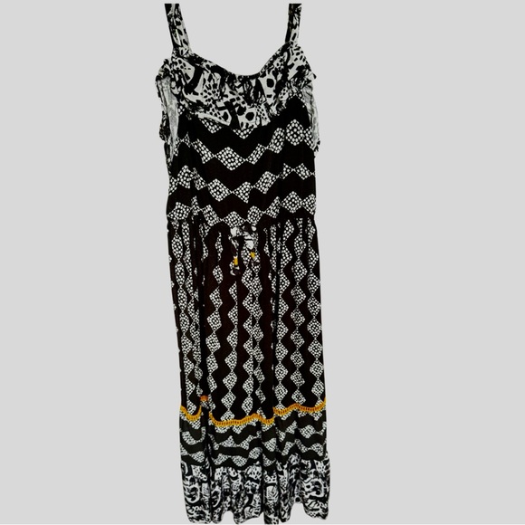Cat & Jack Other - Cat & Jack Dress-Black and White Patterned Dress with Yellow Accents Sz 6
